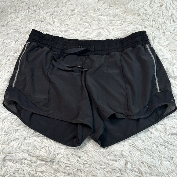 Lululemon Hotty Hot Short (Long 4") Black - Picture 1 of 8